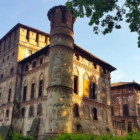 A Due Passi Dal Castello
